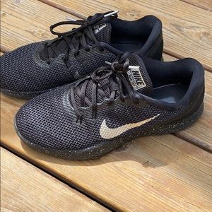 Women’s bike tennis shoes size 9